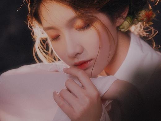 相机可以记录当时的故事,却不能还原你的美。