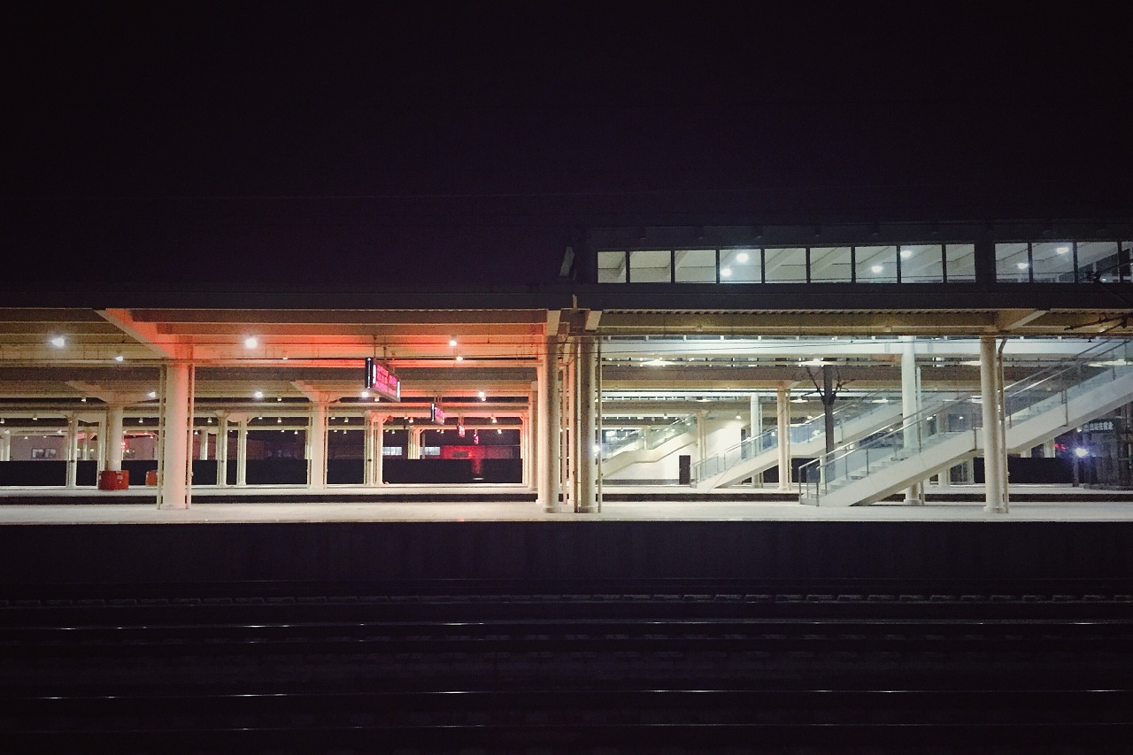 义乌火车站夜景图片