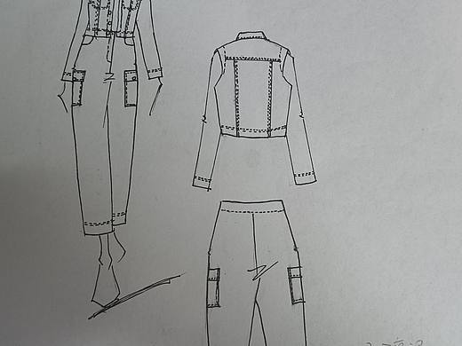 服装设计师约稿中，三宅一生牛仔系列