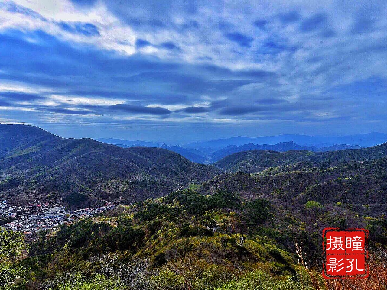 独自登上妙峰山,观赏风景秀丽!赶紧拍摄,开心游