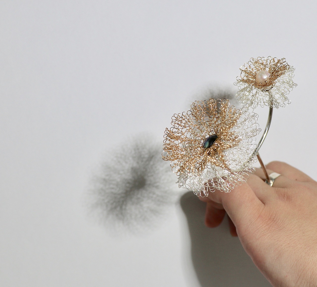 金属编织作品（图ZMTY1Njg4MDU2） - 首饰设计 - 站酷设计师啊啊啊啊猪肉原创素材 - 站酷ZCOOL