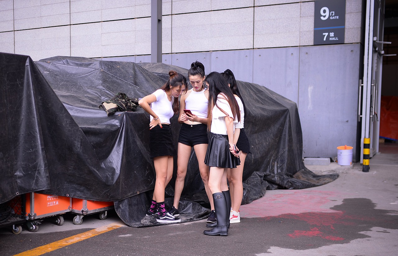 难得拍一次车展的美女们