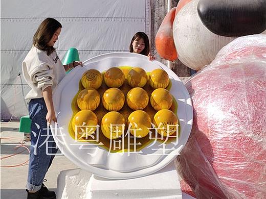 玻璃钢大碗鱼蛋摆件来袭，让你的店铺充满创意的色彩。