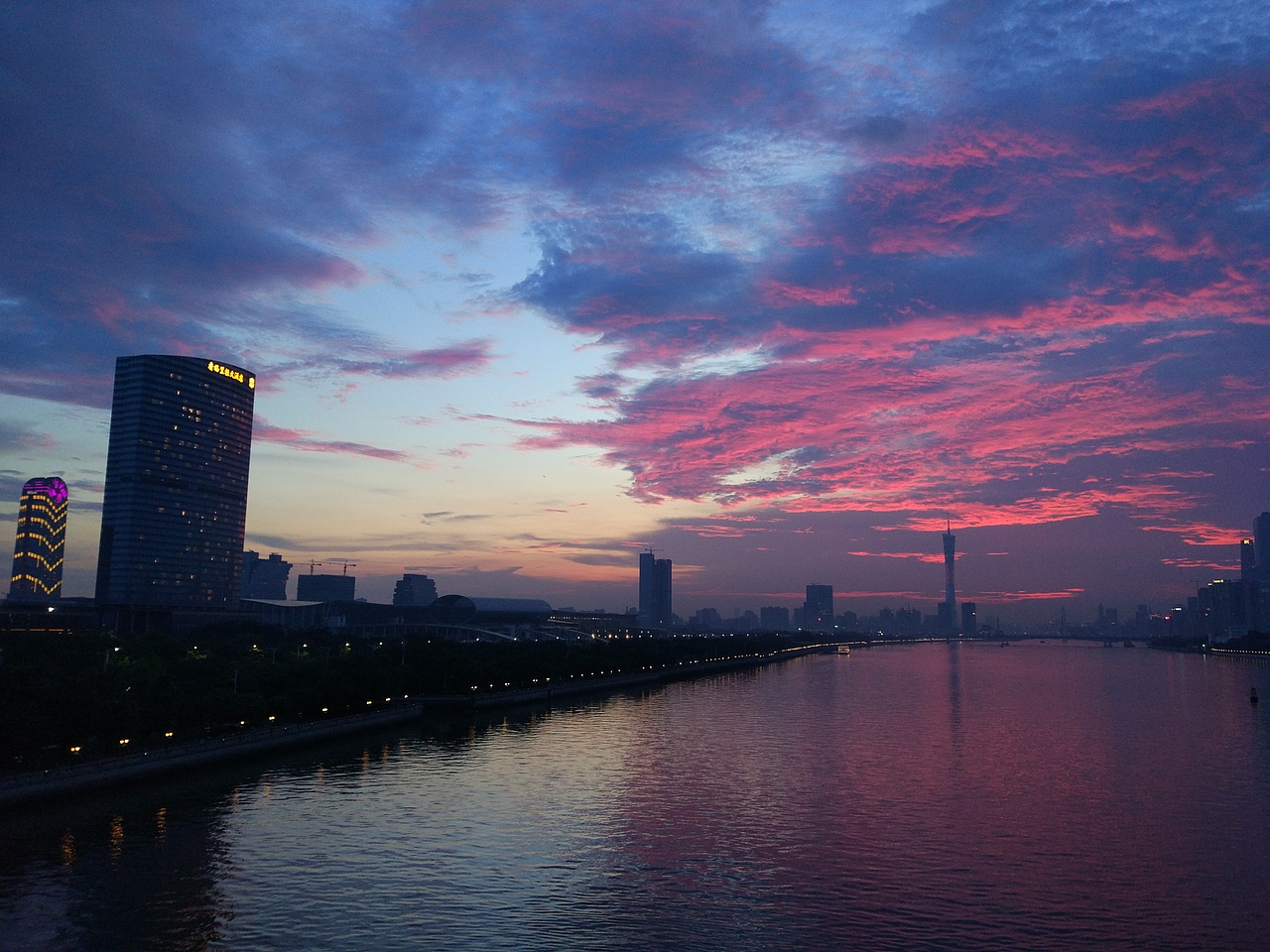 随手拍——广州塔（图ZOTEwODM2NTY=） - 风光摄影 - 站酷设计师游大头原创素材 - 站酷ZCOOL