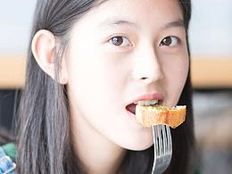 中午吃飯啪啪啪