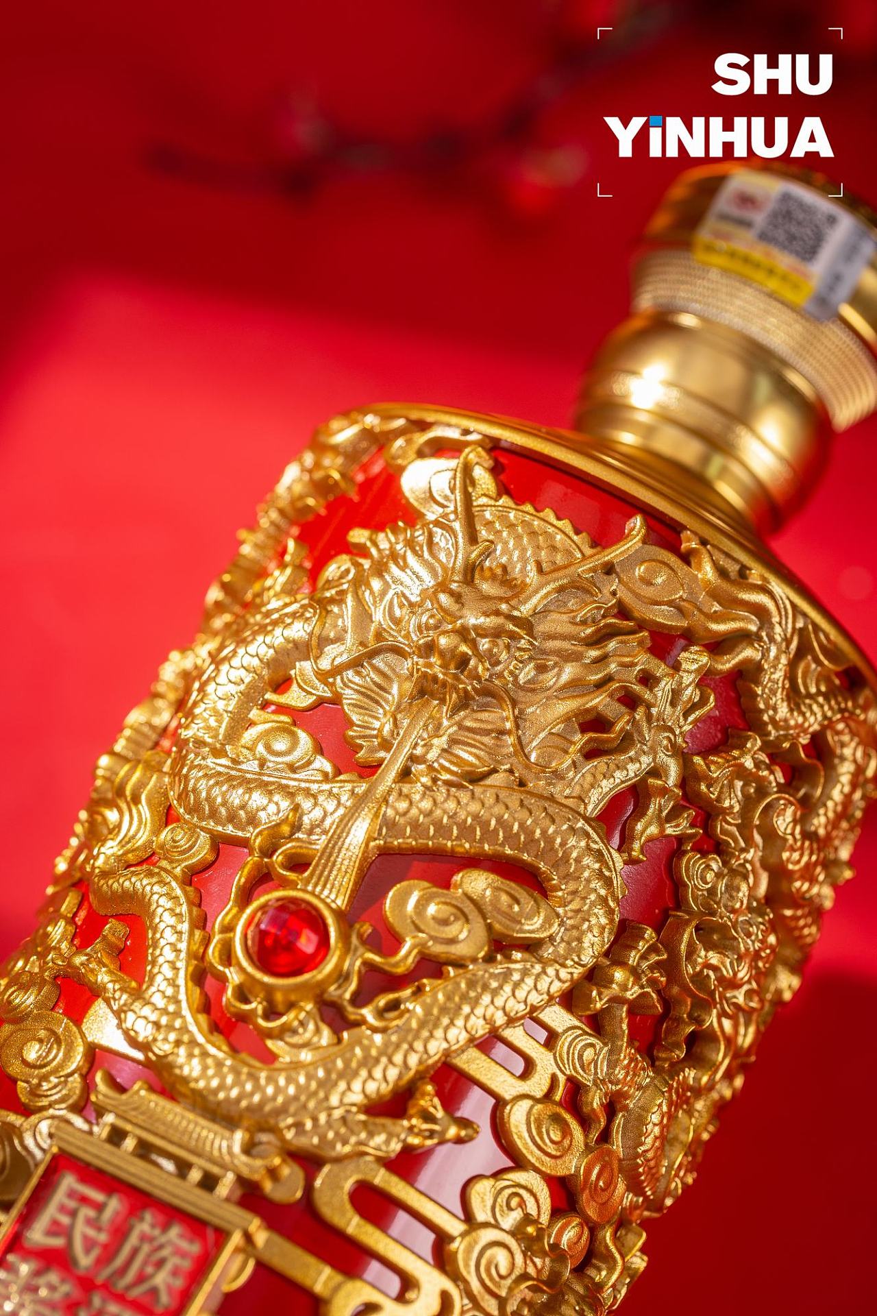 特点,象征至尊的龙搭配中国风的红,无不透露出龙威盖世的高级,结合