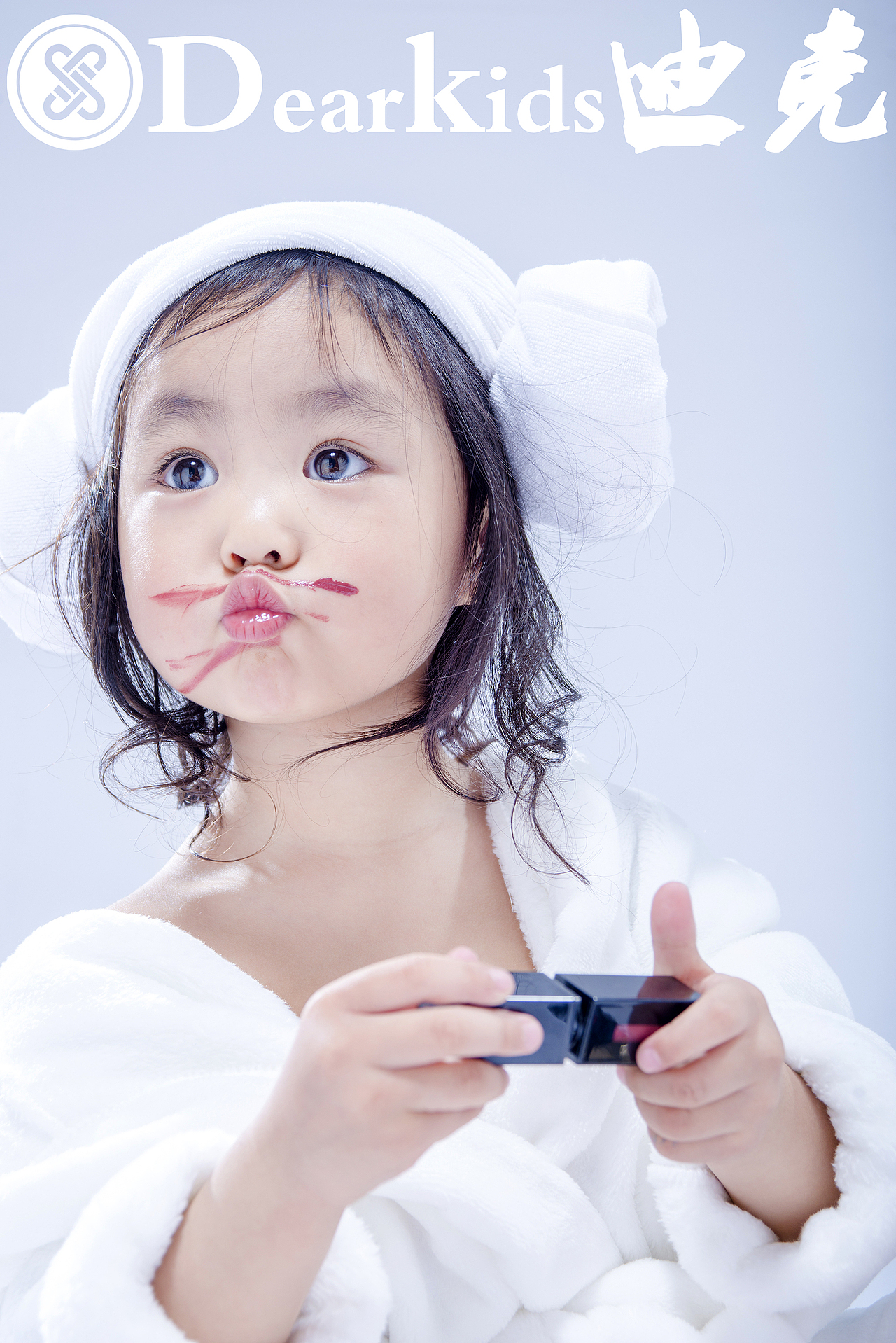 《喜欢化妆的小女生》