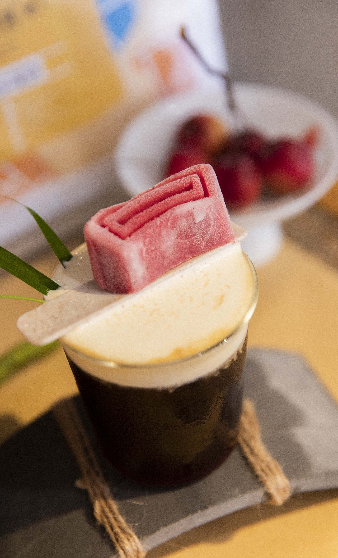 钟薛高联名咖啡