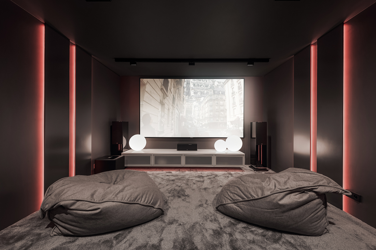 高级灰+极简,理性严谨的“爷范儿”空间