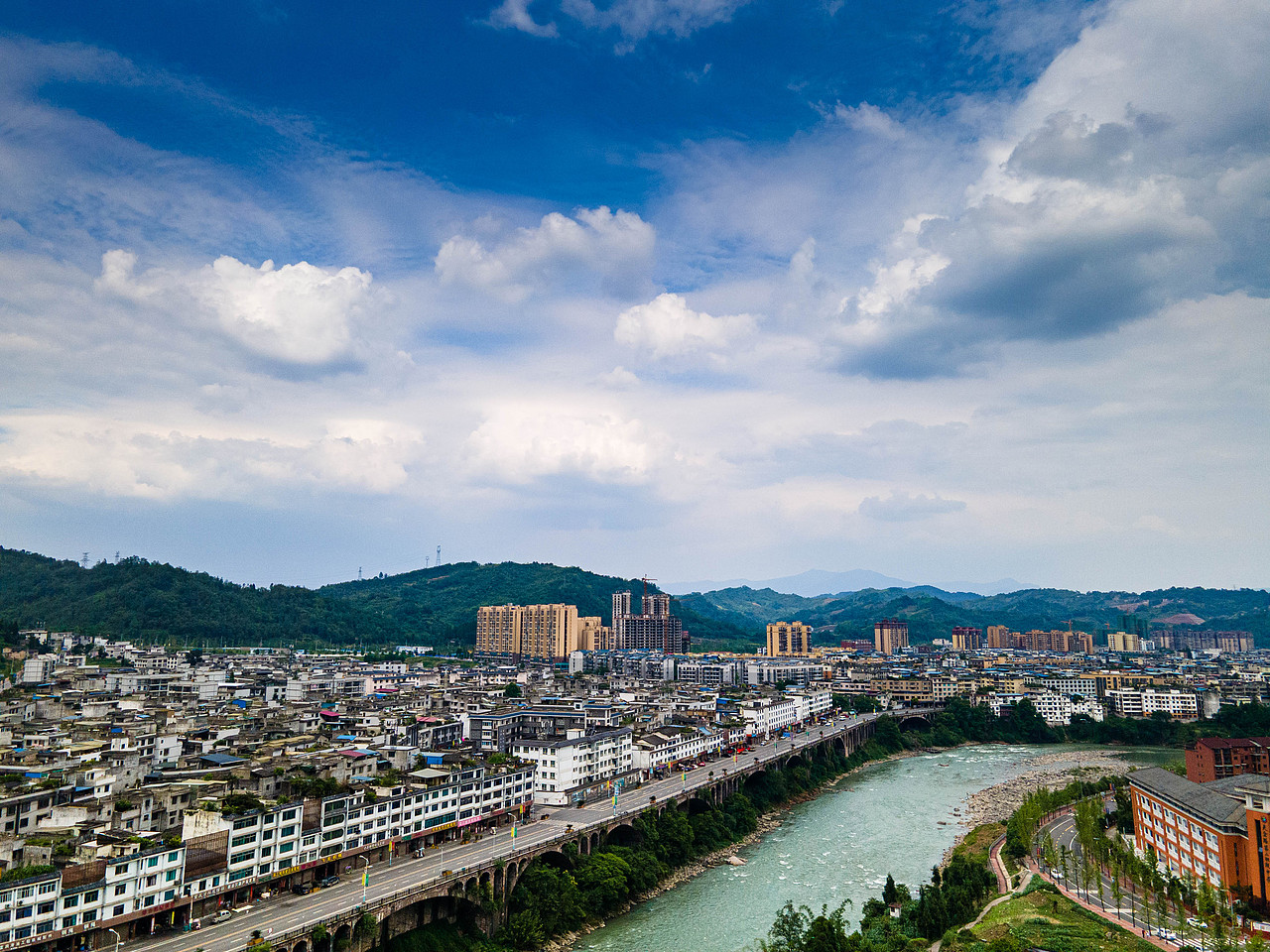 航拍天全县城（图ZMjExNjI4MTA4） - 风光摄影 - 站酷设计师李荣耀原创素材 - 站酷ZCOOL