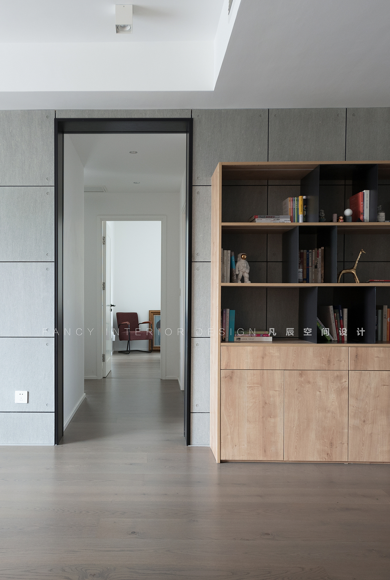 从这里可以看到主卧的阅读休闲区。