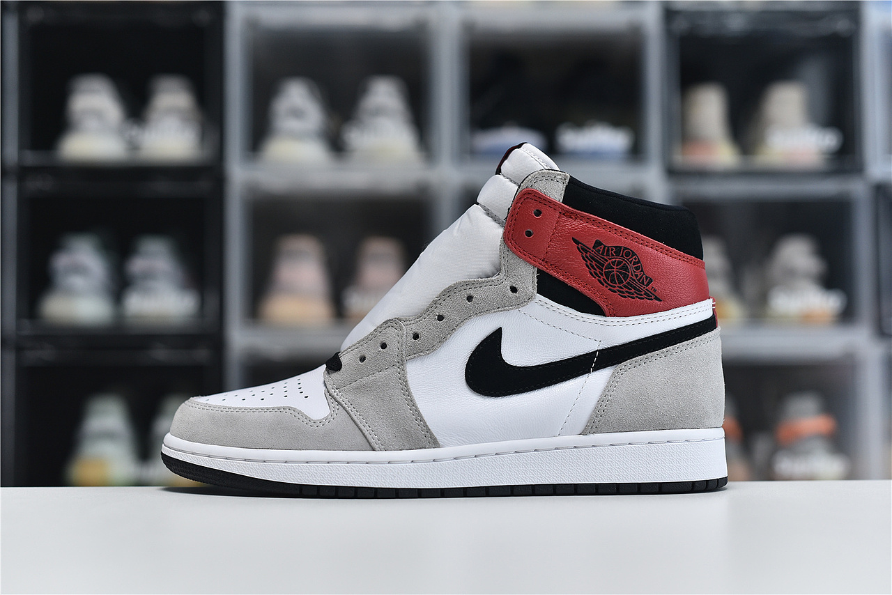 Air Jordan 1 Light Smoke Grey 烟灰 灰白红高帮