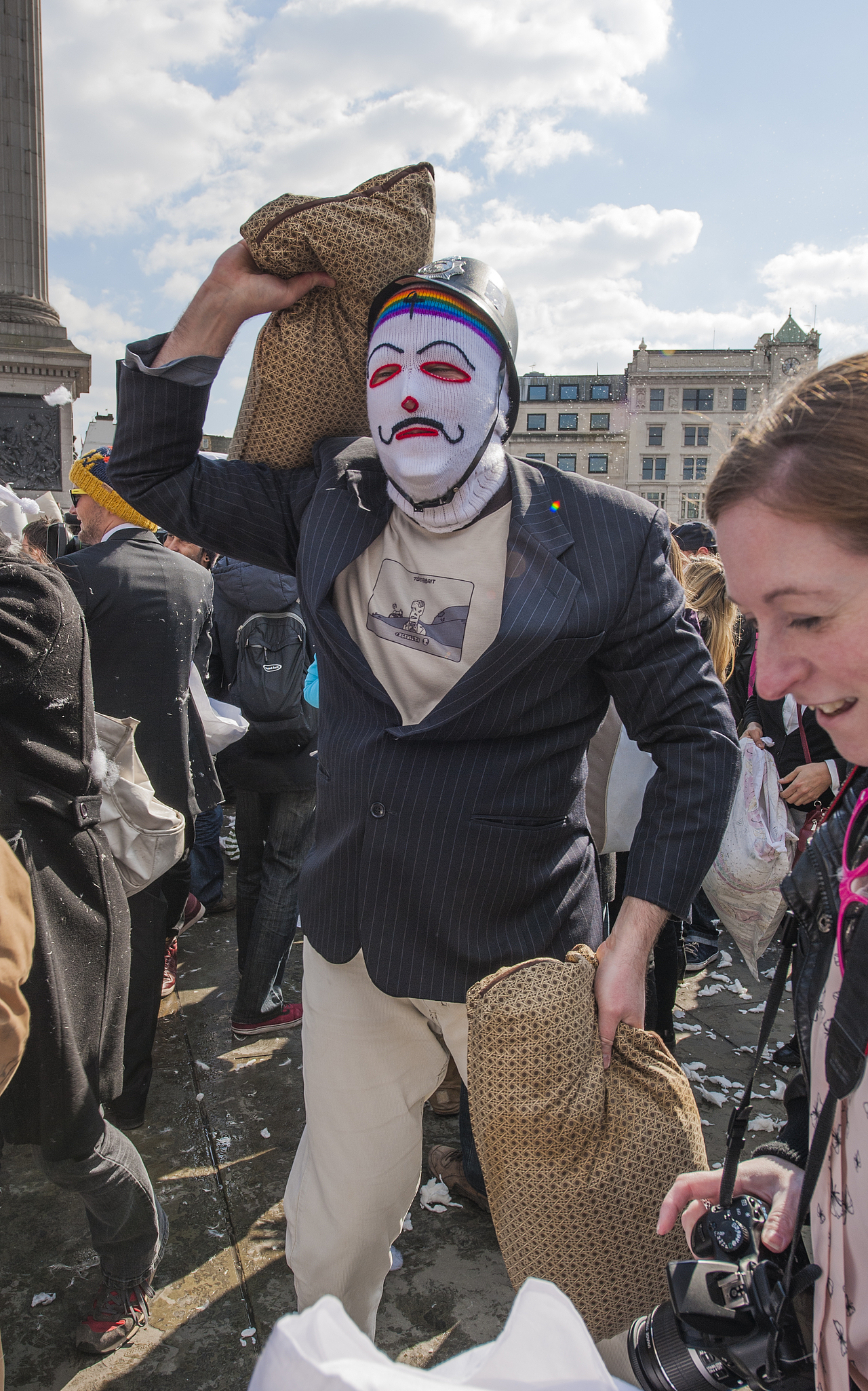 World Pillow Fight Day. London（图ZOTg4NzgxMg==） - 人文/纪实摄影 - 站酷设计师秋千上的树叶原创素材 - 站酷ZCOOL