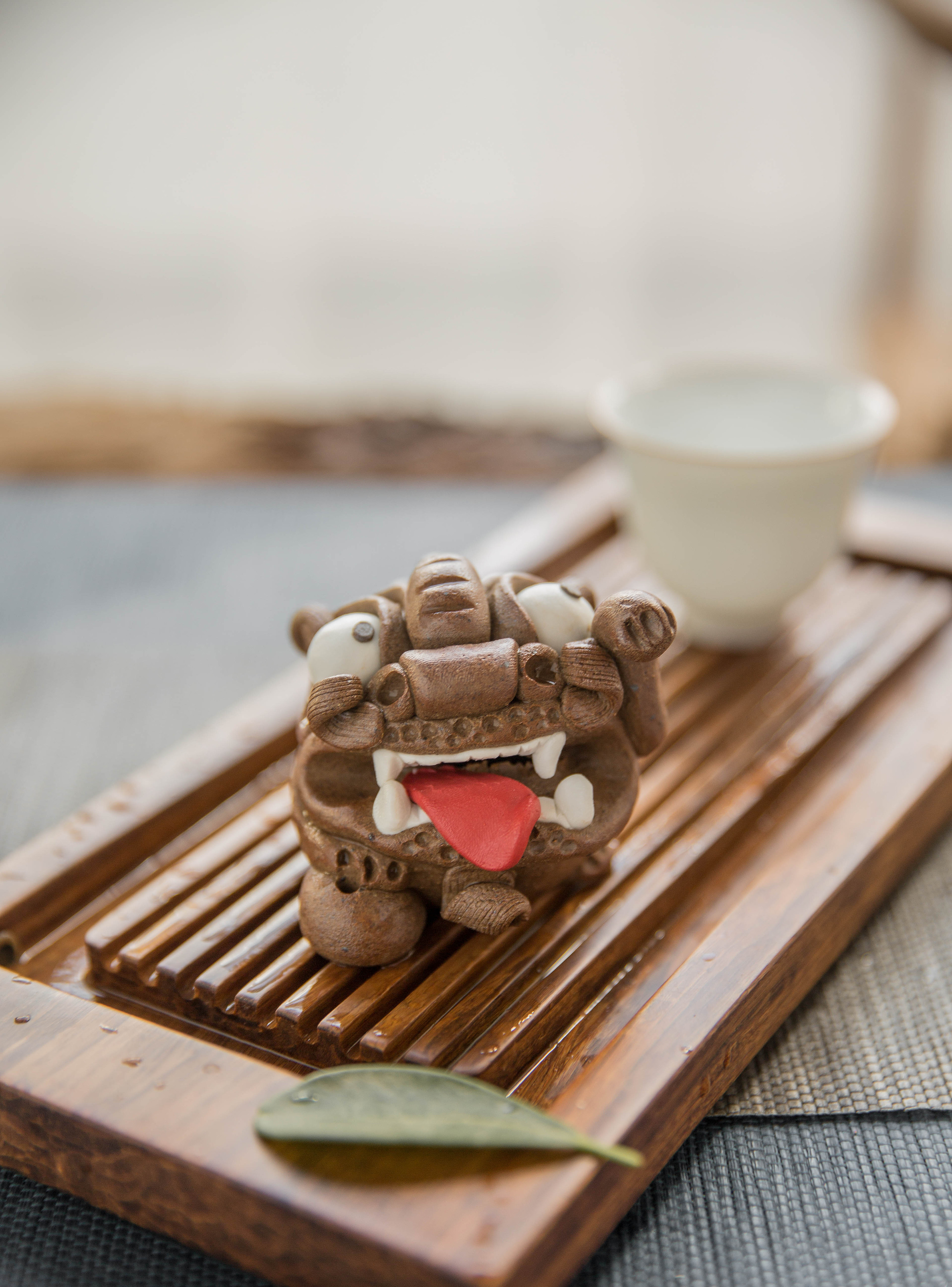 器十二 景德镇手工捏雕 龙九子系列 狴犴 茶宠香插摆件