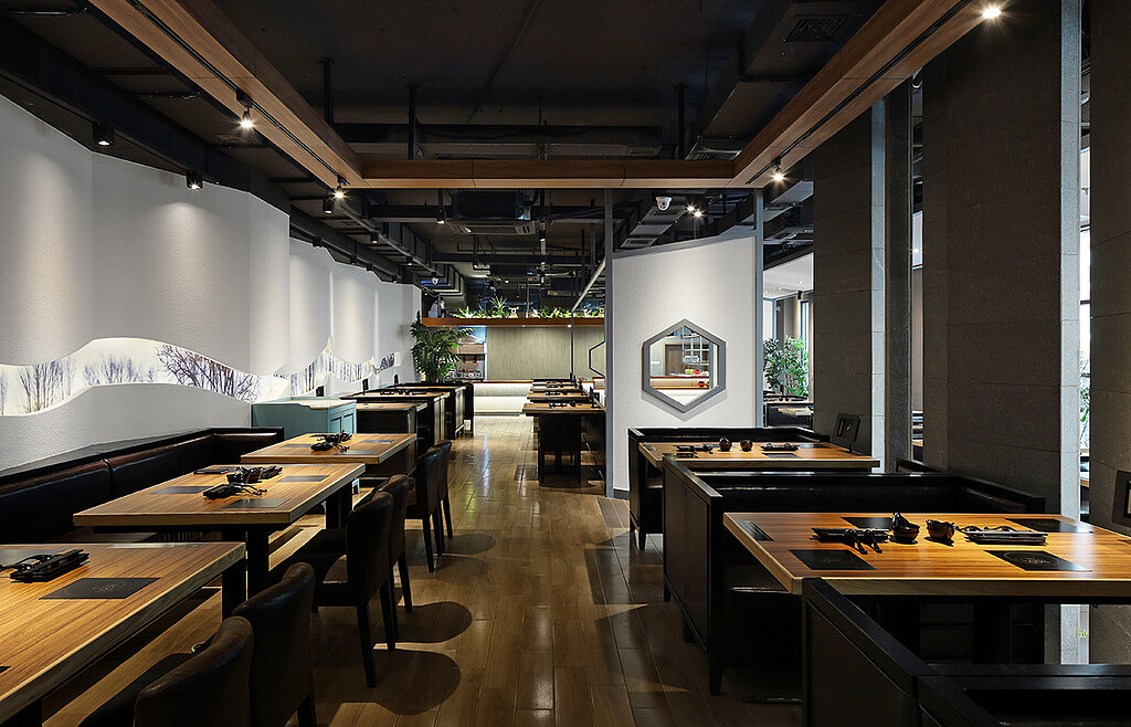 “锅烎火锅店”成都连锁品牌火锅店|谭鸭血设计公司（图ZMTU4MTczMjg0） - 家装设计 - 站酷设计师火锅店装修设计A原创素材 - 站酷ZCOOL