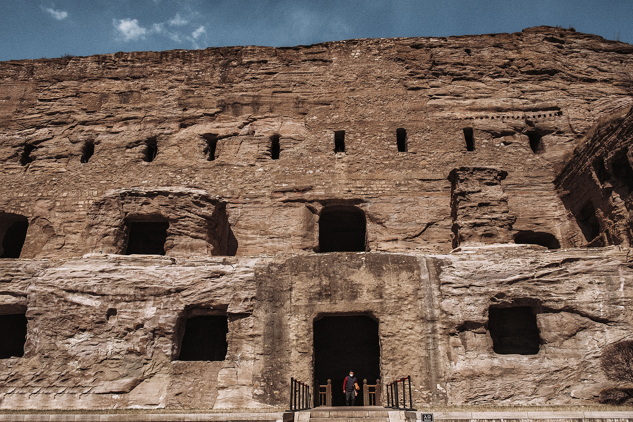 空旷的云冈石窟