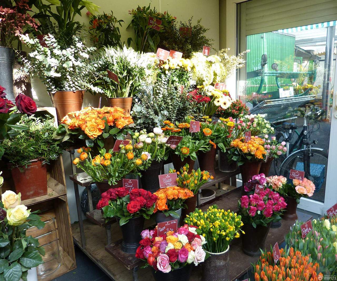 郑州50平鲜花店装修设计需要多少钱-天恒装饰为您解答