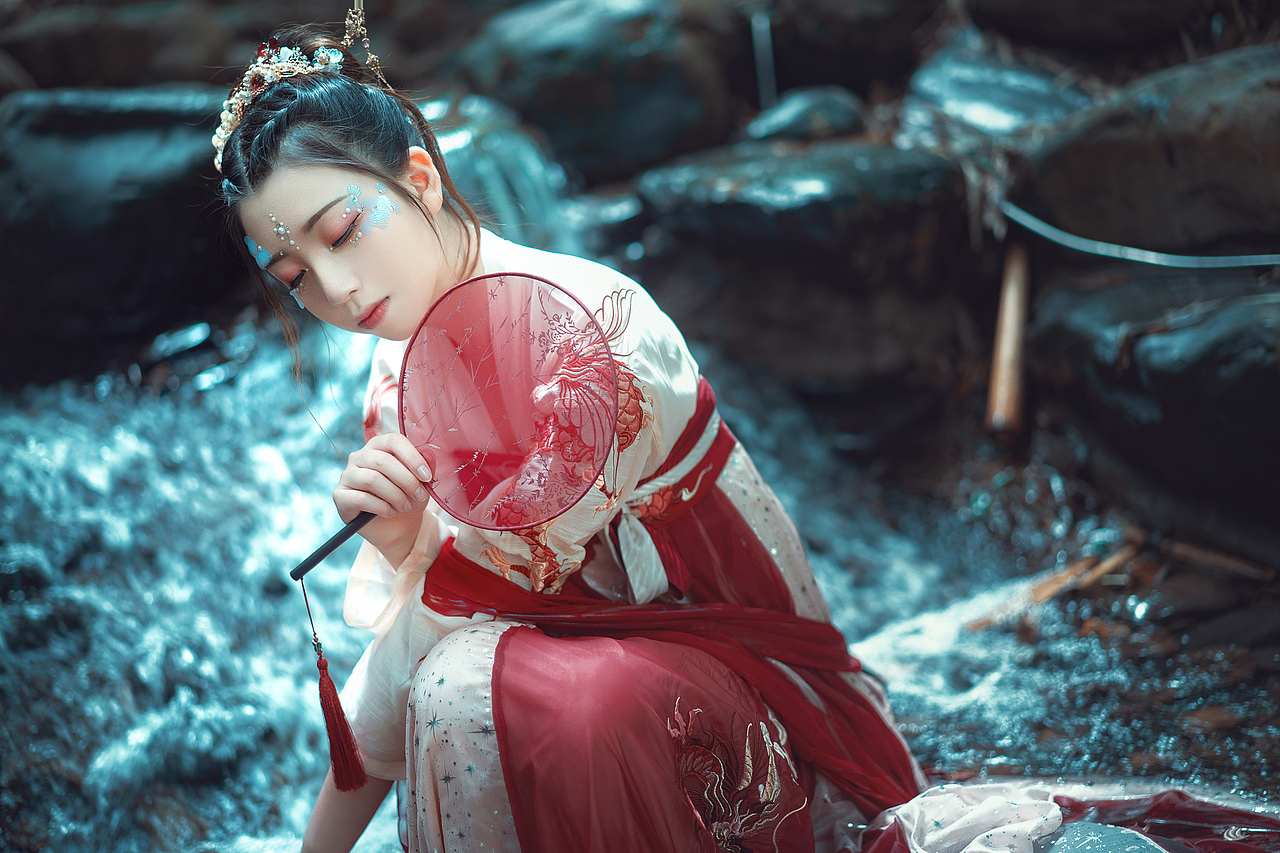 漢服-龍母（圖ZMjc3MjczOTQw） - 人像攝影 - 站酷設(shè)計(jì)師珞城原創(chuàng)素材 - 站酷ZCOOL