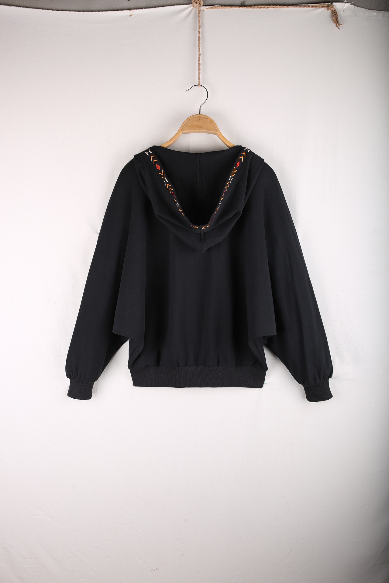 小白的服装挂拍，整个画面都感觉脏（图ZMTIyNjc4Mjg0） - 产品摄影 - 站酷设计师星辰辰星原创素材 - 站酷ZCOOL