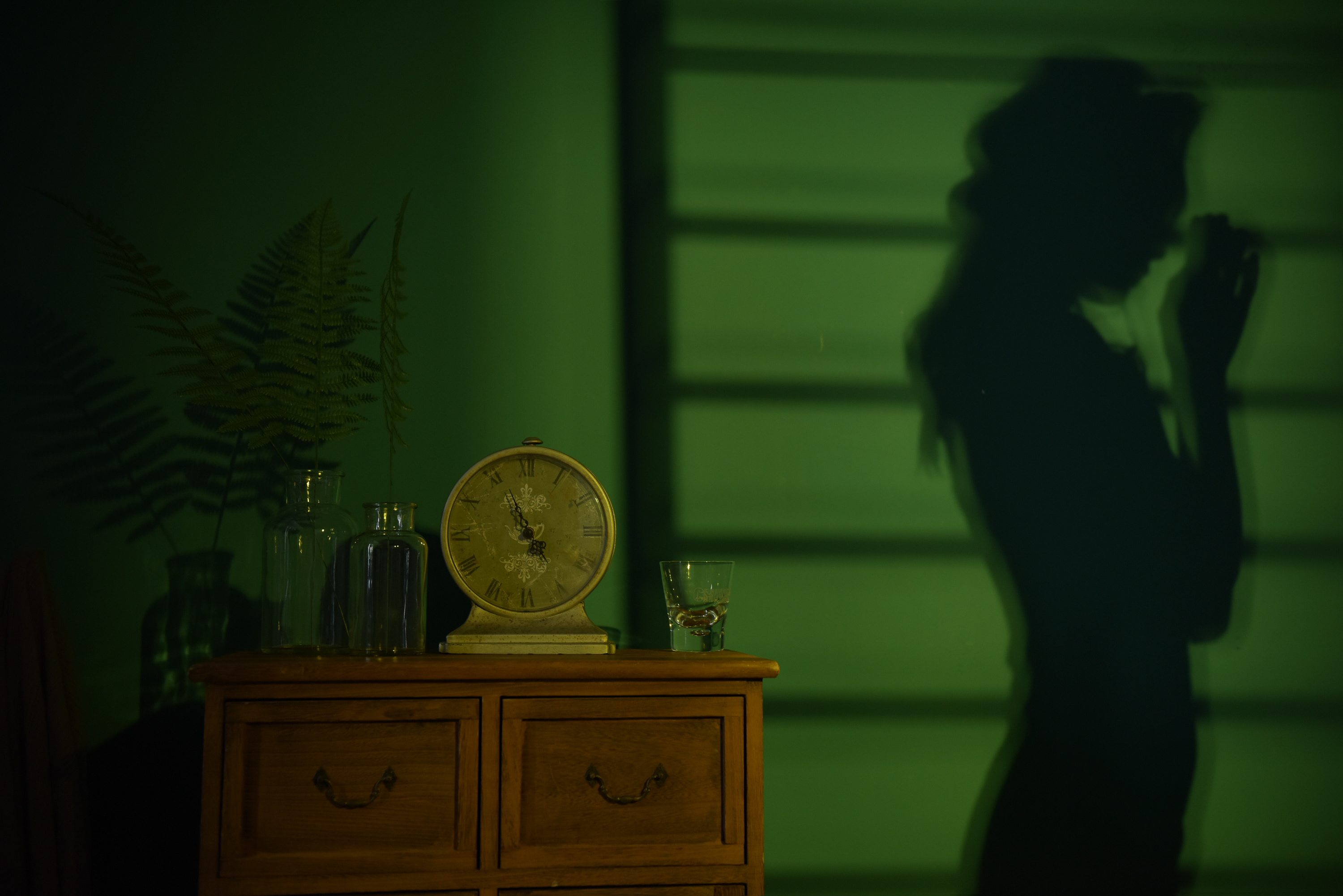 暗调片复古情绪人像摄影 感受光影带来的情绪