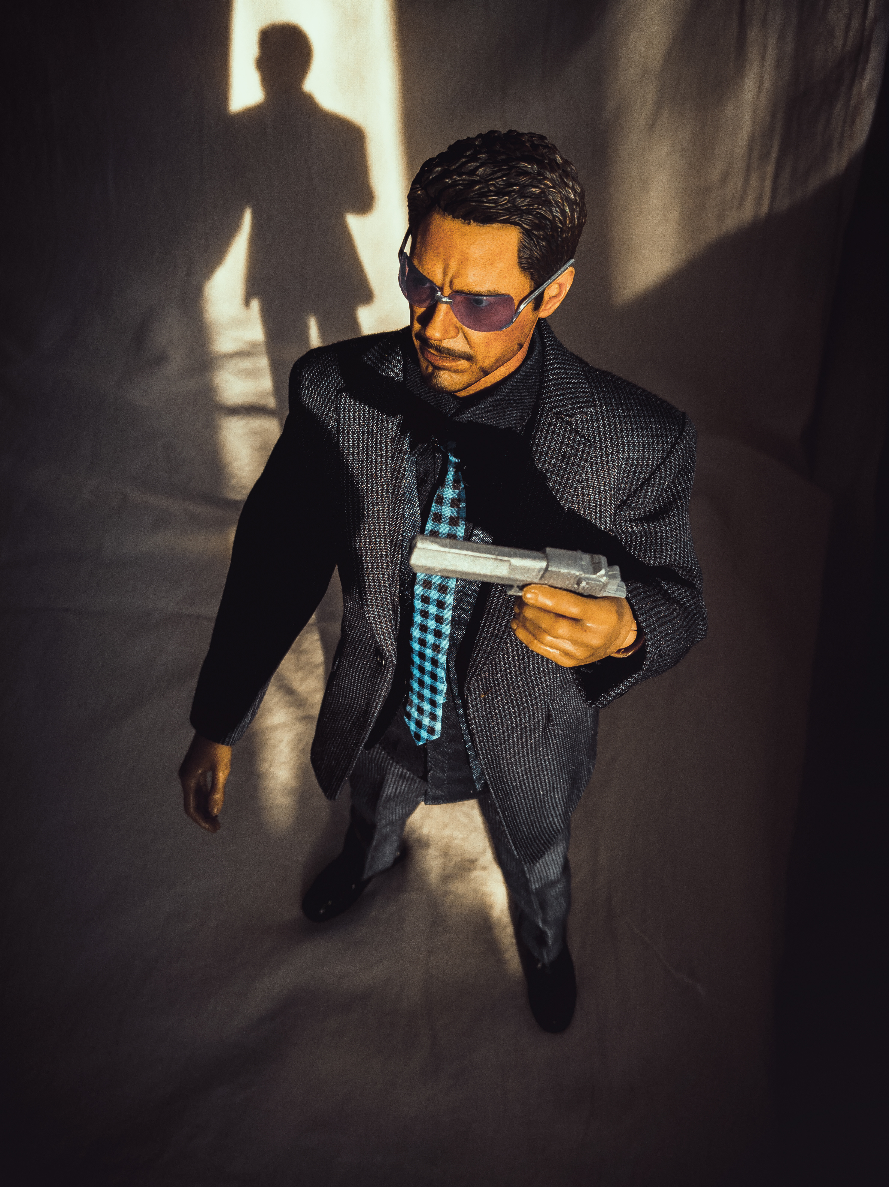 今天手机拍摄了一位大模,小罗伯特.唐尼就是有范!