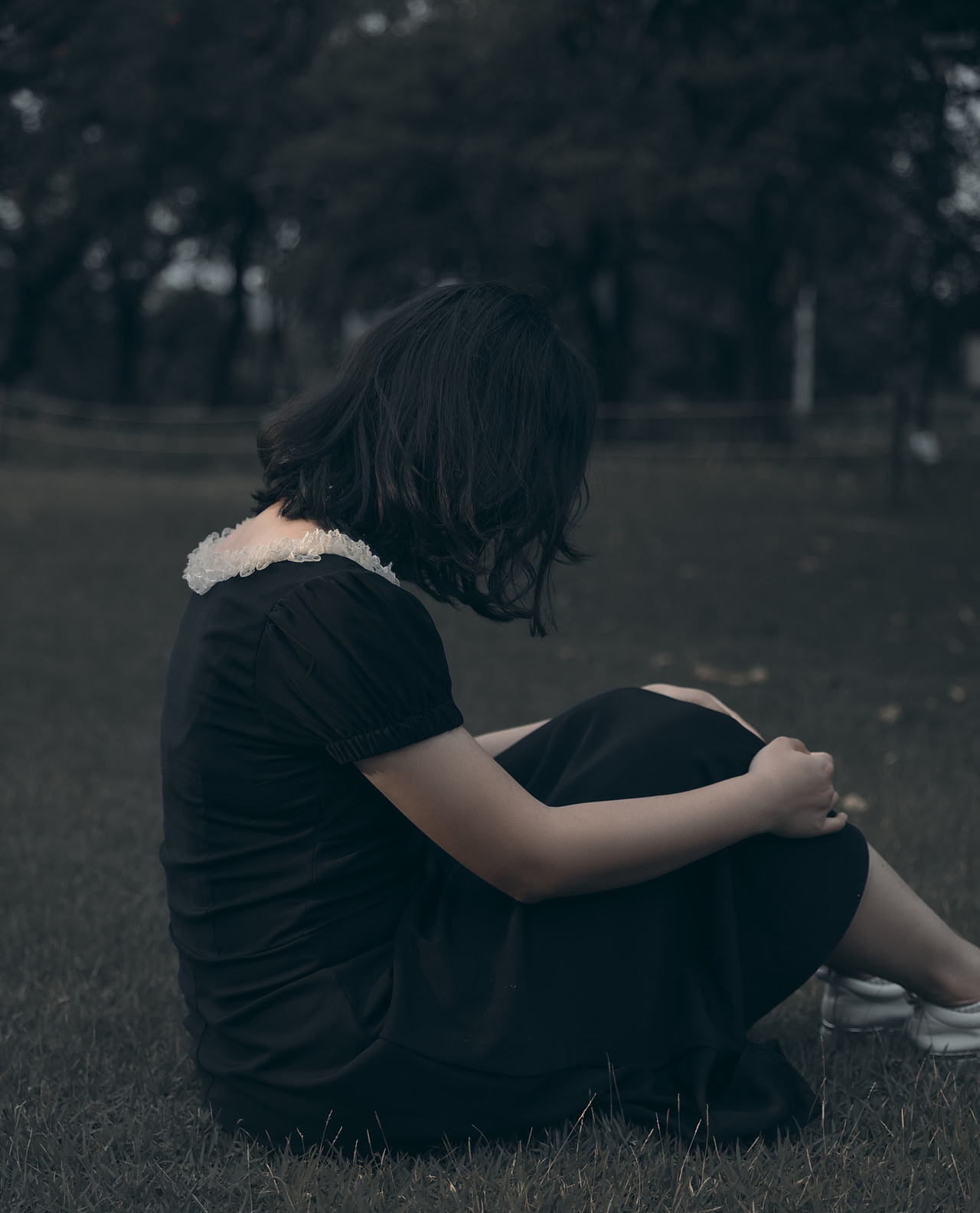 孤独的寻找同类少女黑暗丧风格