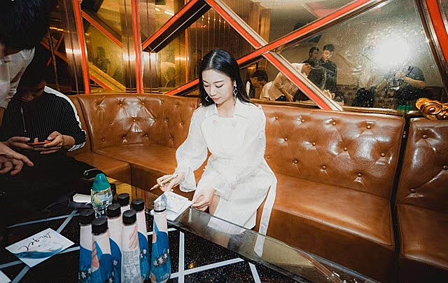 陈小纯研发的潮饮酷饮.浪子回头林文茵歌手力推的产品