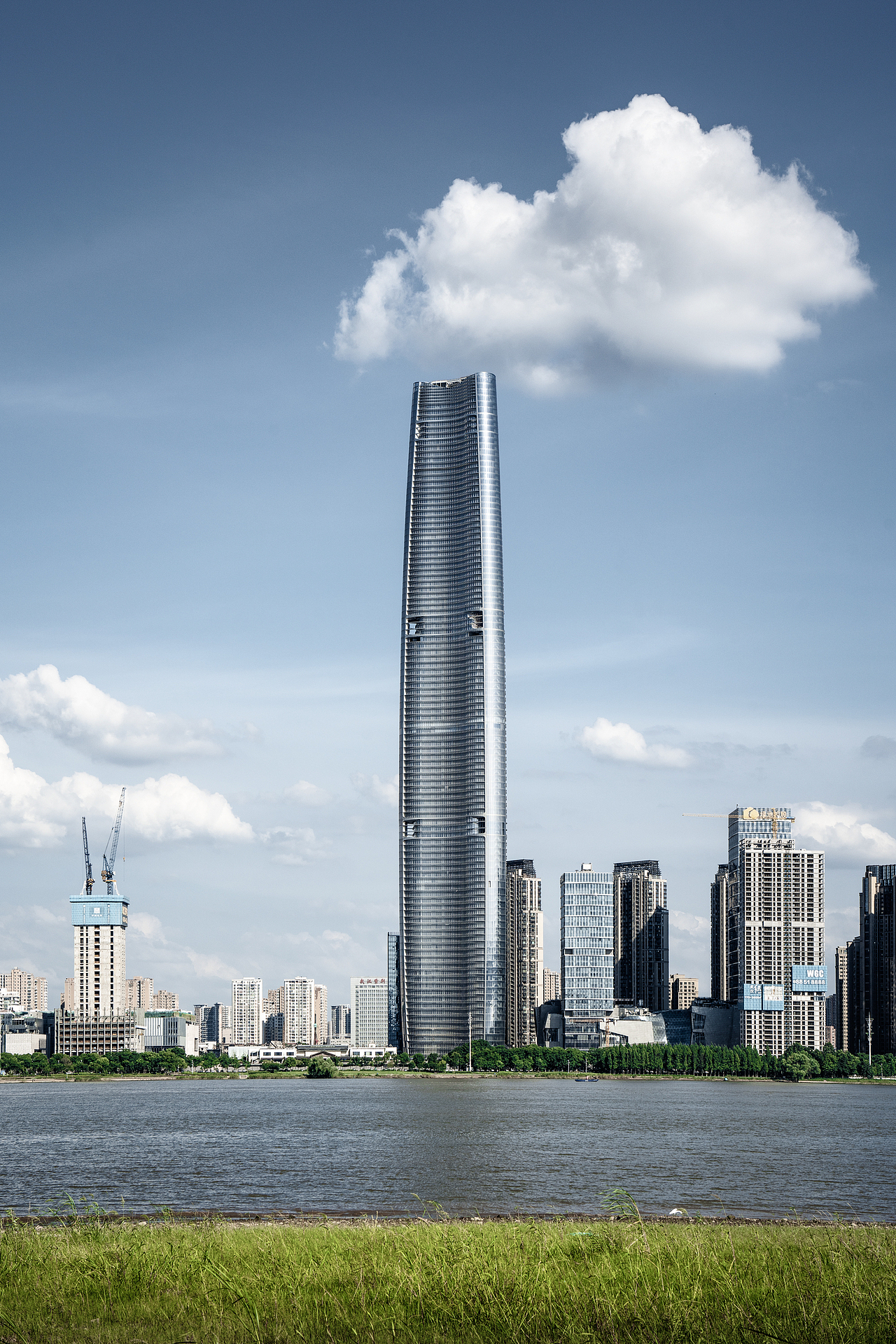 武汉绿地中心（图ZMzA4OTExMjAw） - 风光摄影 - 站酷设计师摄影豆豆先森ONE原创素材 - 站酷ZCOOL