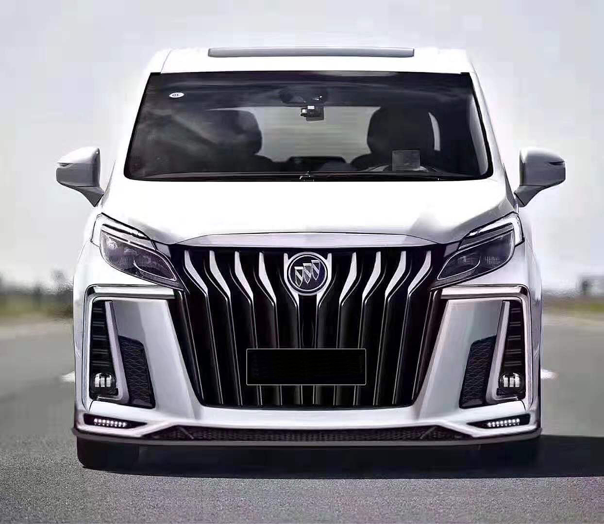 可以看到,前包围采用了大面积进气格栅设计,并运用竖型镀铬饰条进行装饰,非常的凶悍霸气。