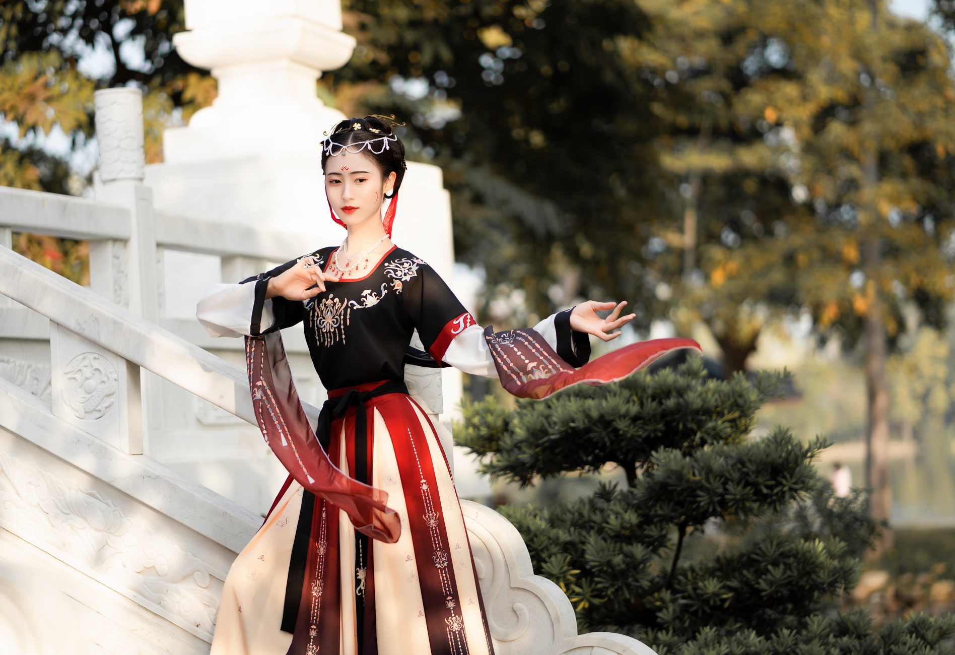 惠州丰诸园汉服 坦领 古风汉服|摄影|人像|小雨摄影工作室 - 原创作品