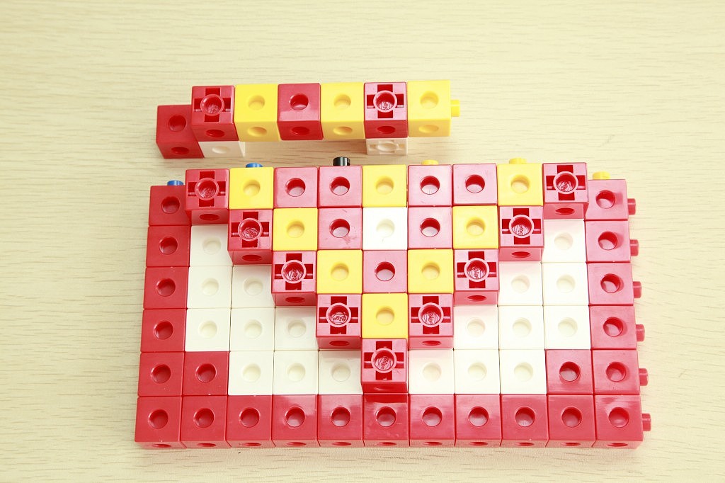 一款简单的玩具组装定格动画制作。