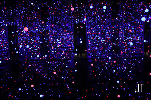 第十四部分：无限镜室——灵魂波光（Infinity Mirrored Room-Gleaming Lights Of The Souls)
<br>