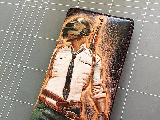 纯手工皮雕绝地求生吃鸡钱包制作完成