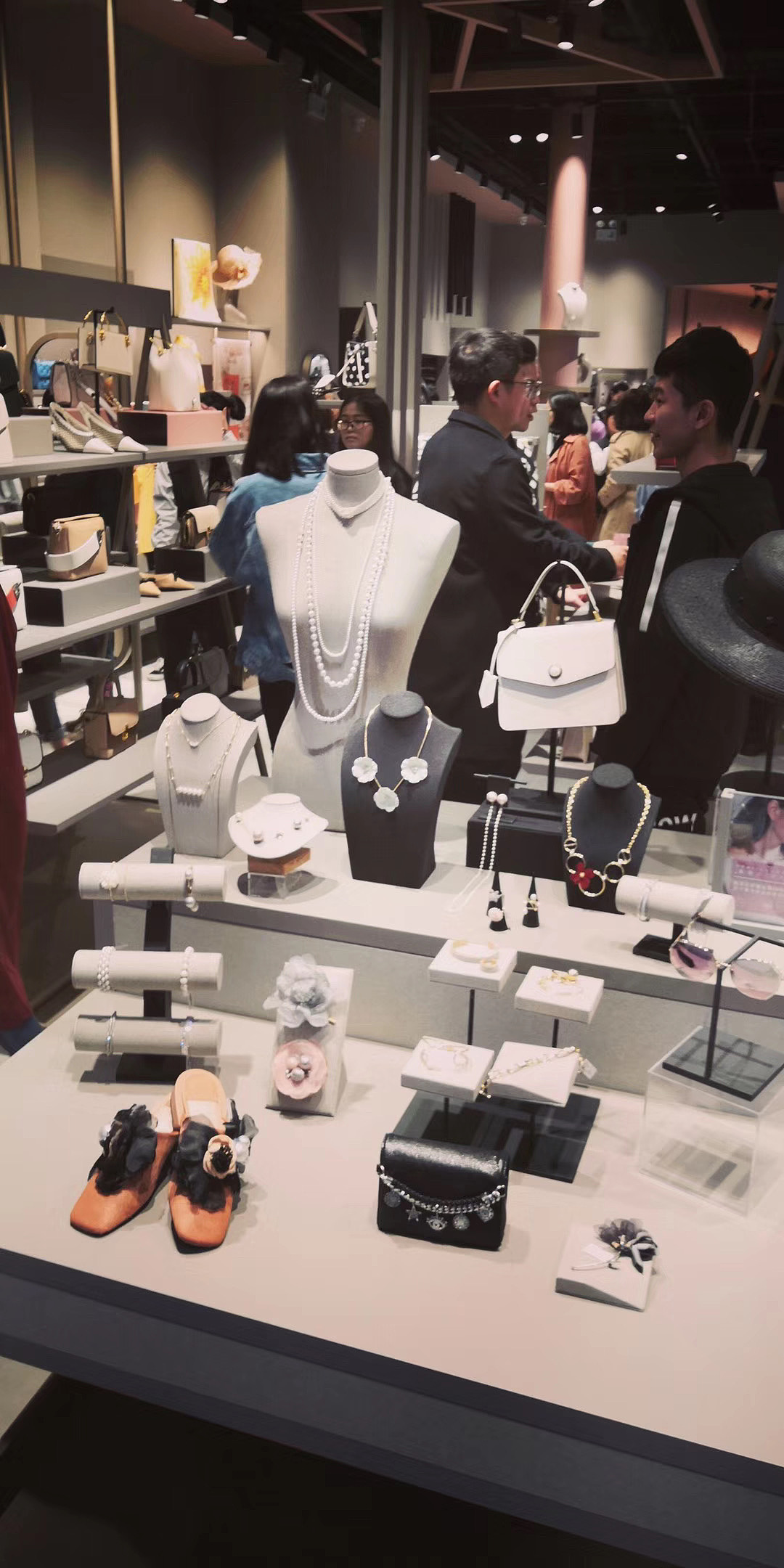 lano兰诺饰品品牌最新店铺形象设计