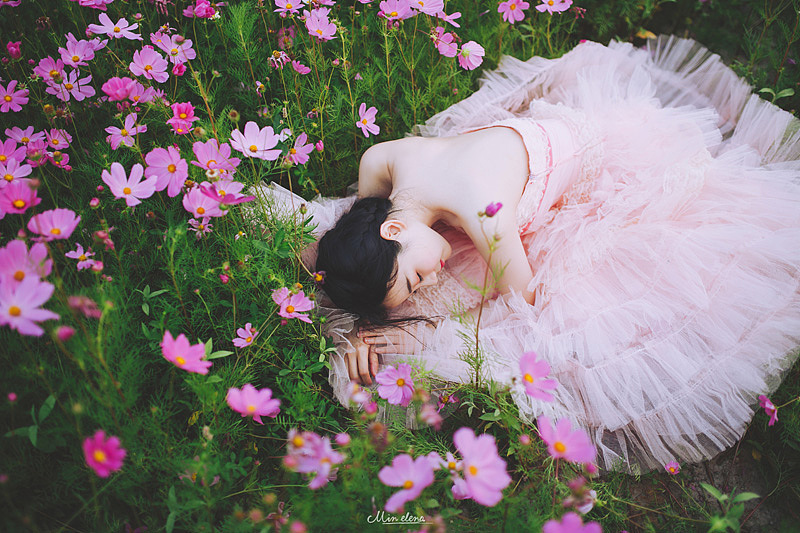 挽起彩虹的衣裳，追寻花朵的天堂（图ZODc0MzU2MDA=） - 人像摄影 - 站酷设计师敏elena原创素材 - 站酷ZCOOL