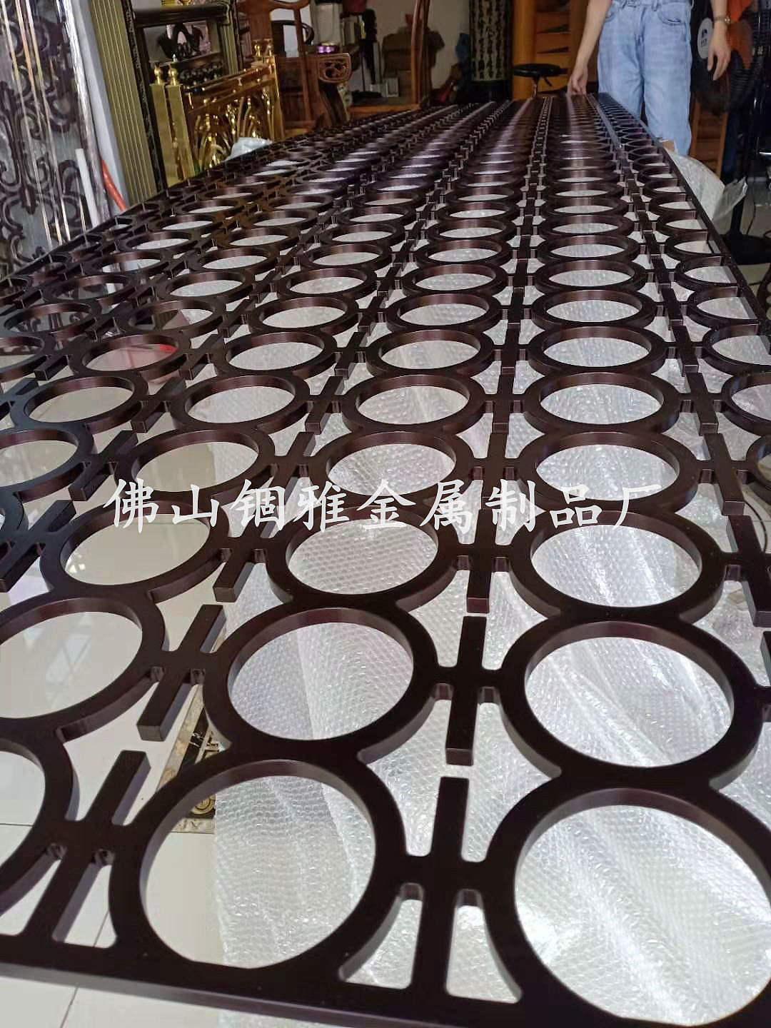 铝合金屏风生产厂家棕色烤漆工艺