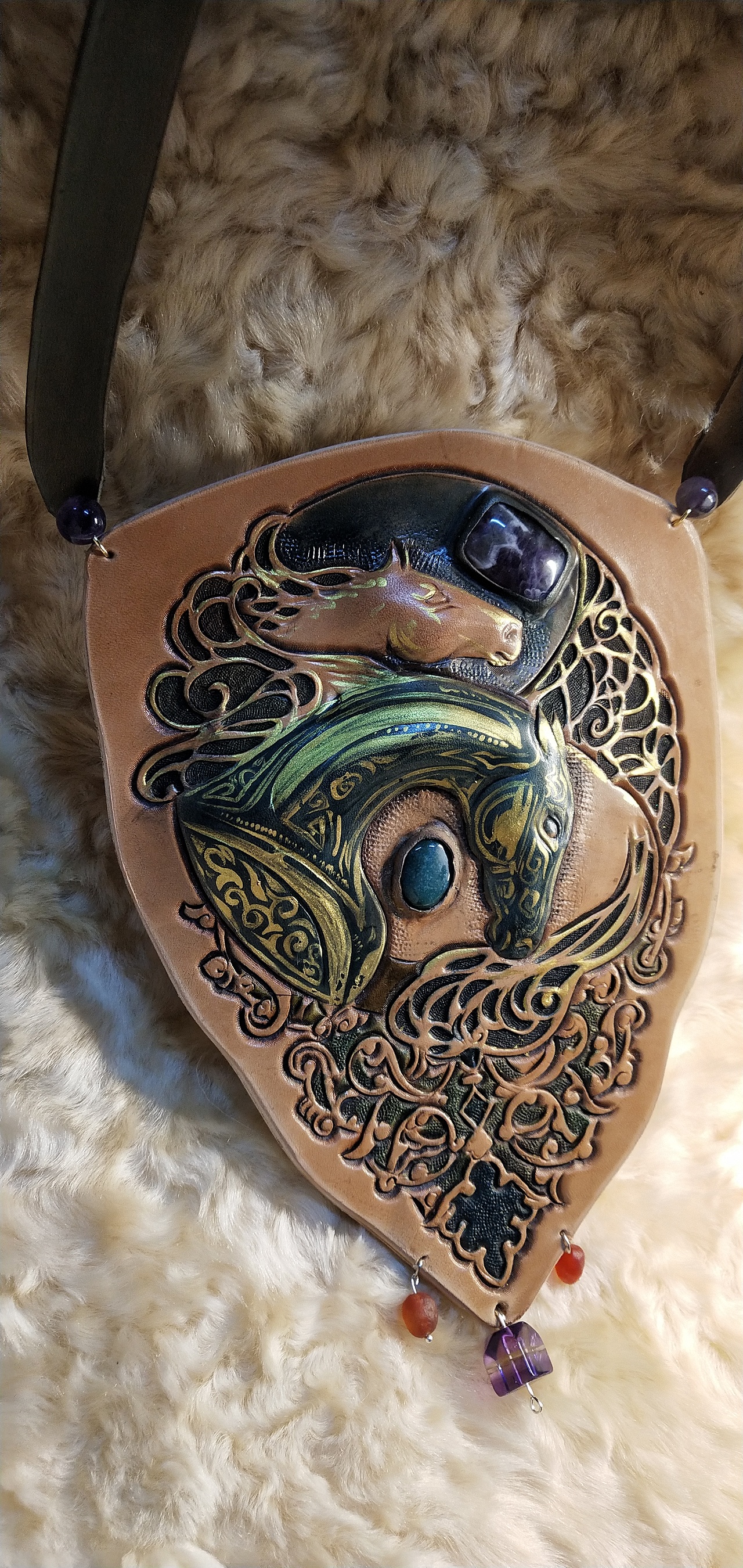 孟璐璐皮雕工作室出品—皮雕项坠《育》