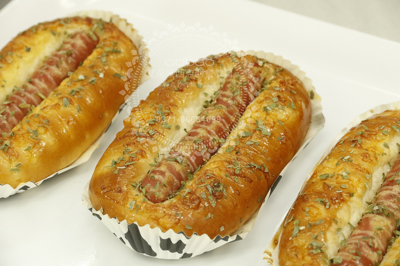郑州艾朵堡西点学校 香葱火腿面包