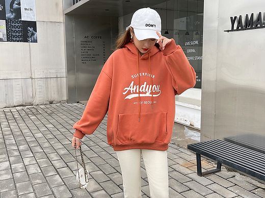 新款休闲女装摄影通勤百搭卫衣拍照街拍模特拍摄照片