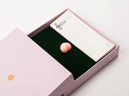 桃花运之蜜桃臀胸针，新年品宣礼｜青红皂白