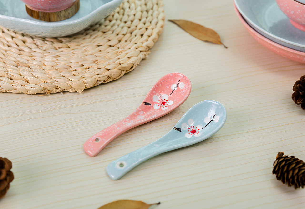 新中式风格飘雪梅花碗碟套装