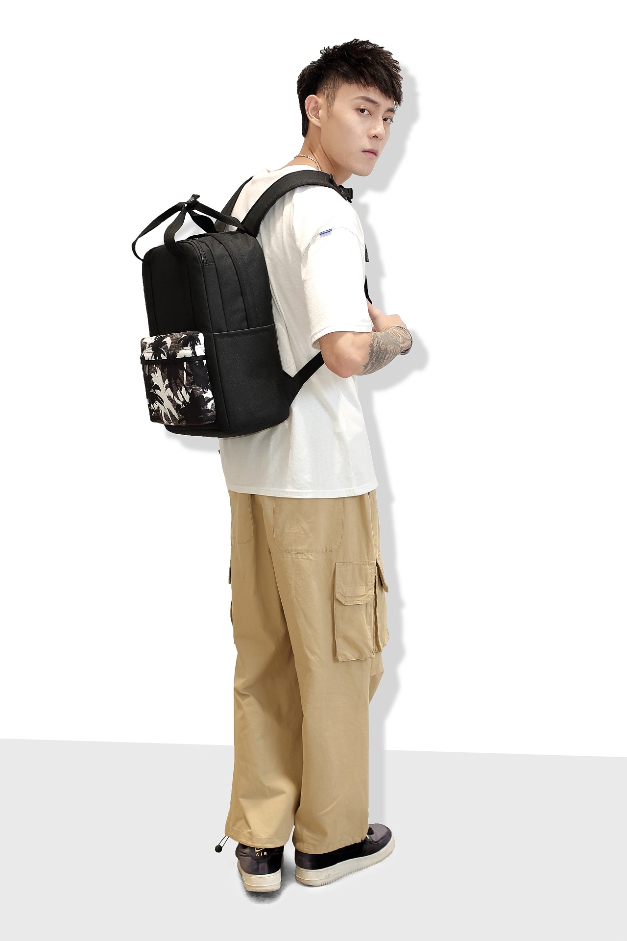 广州箱包摄影 潮酷背包拍照 网拍模特摄影 商业拍摄