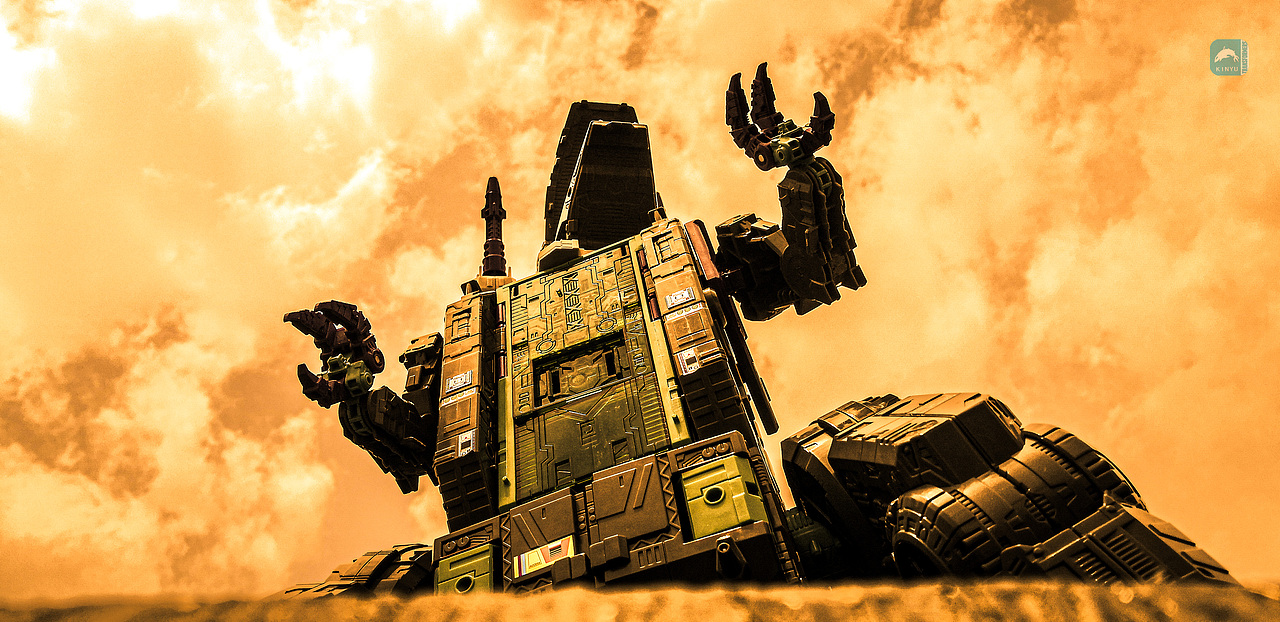 变形金刚泰坦级铁甲龙