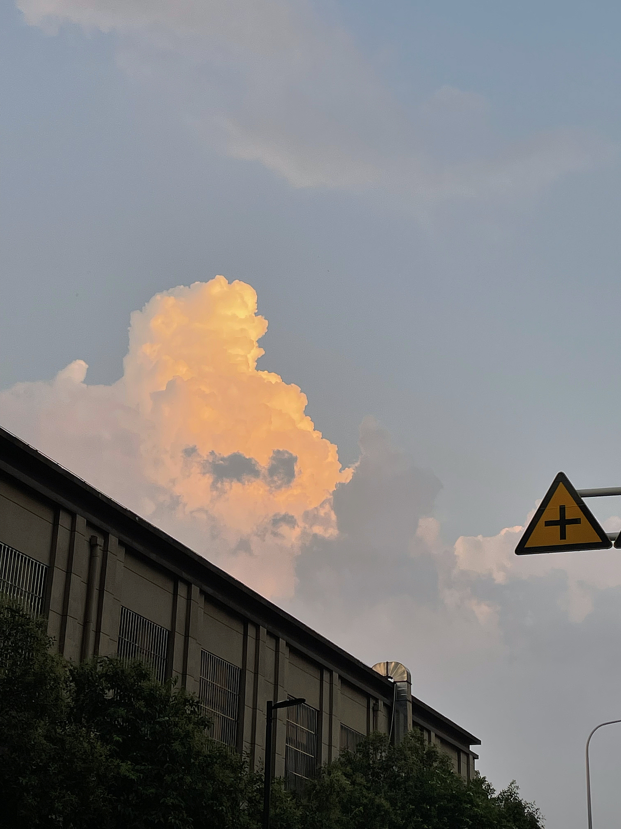 夕阳下的金灿灿的云（图ZMjcyNTU4MDA4） - 风光摄影 - 站酷设计师SUNNY孙妮原创素材 - 站酷ZCOOL