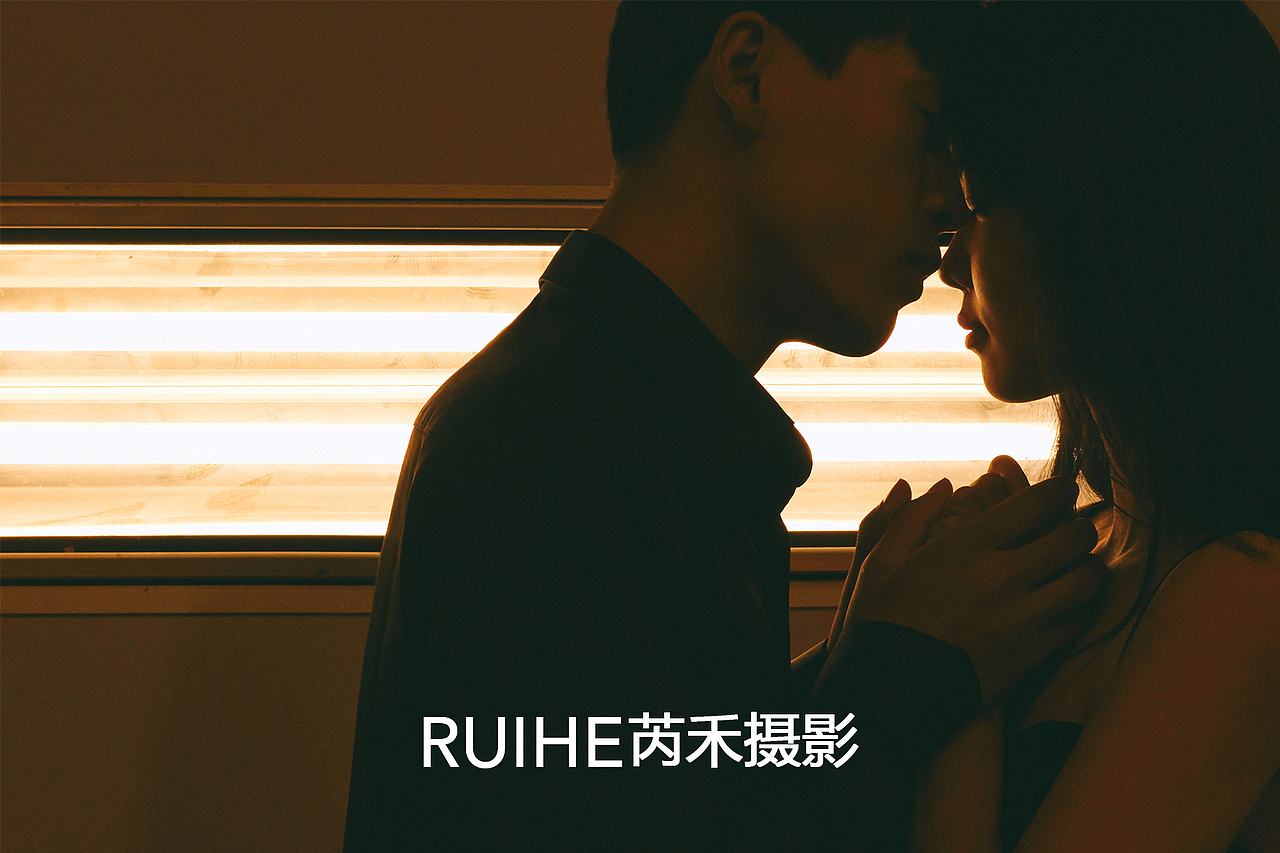 港风王家卫电影感婚纱照，隧道拍出的情绪大片~（图ZMjgxMDE3MjQ4） - 婚礼摄影 - 站酷设计师遇见YUJIAN原创素材 - 站酷ZCOOL