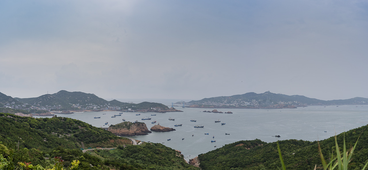 嵊泗列岛中的一叶扁舟