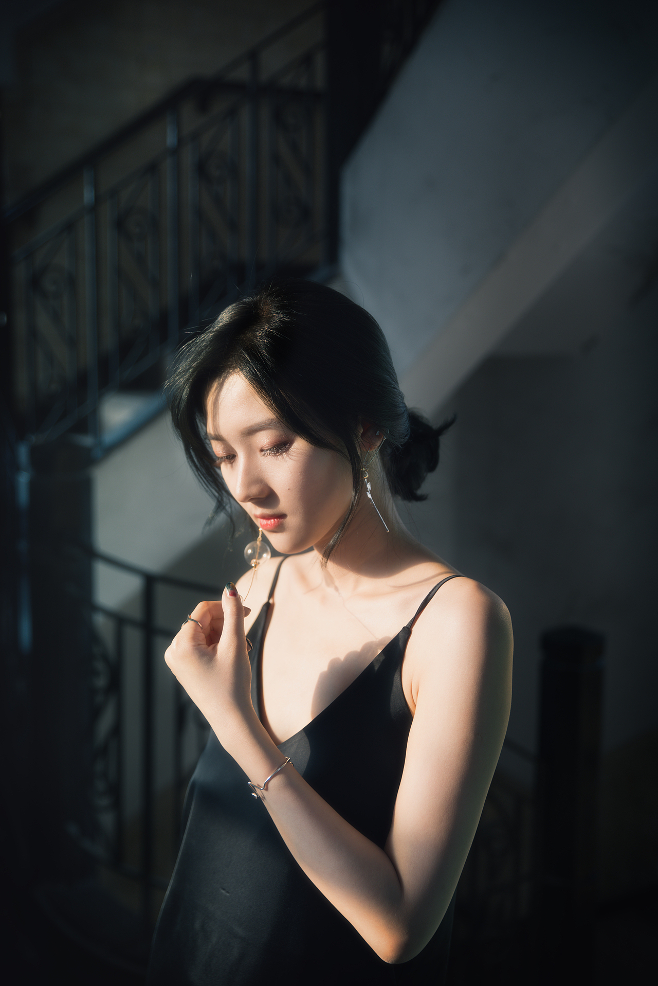 遇 楼（图ZMTU1ODIzODMy） - 人像摄影 - 站酷设计师荒山渡原创素材 - 站酷ZCOOL