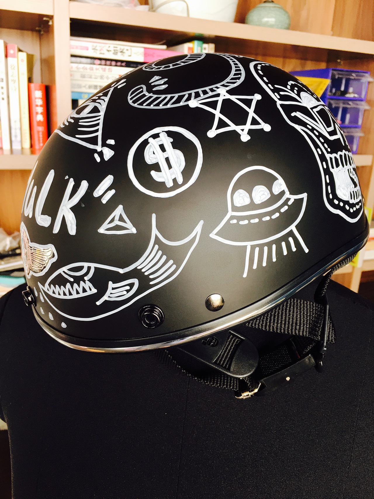 手绘摩托车头盔