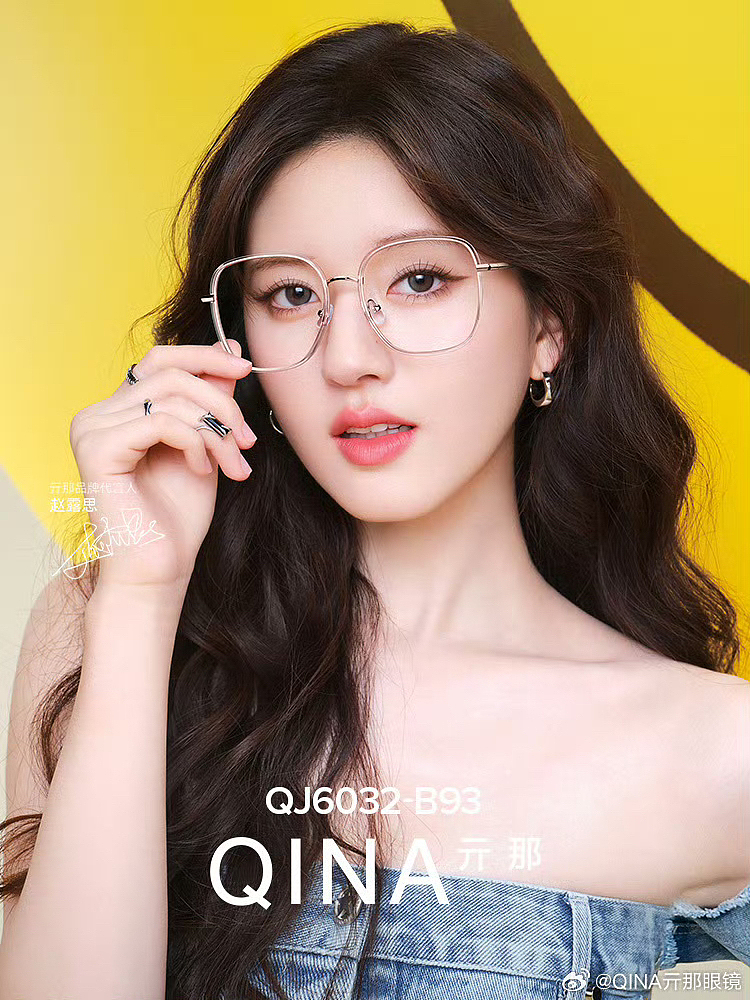 QINA 赵露思