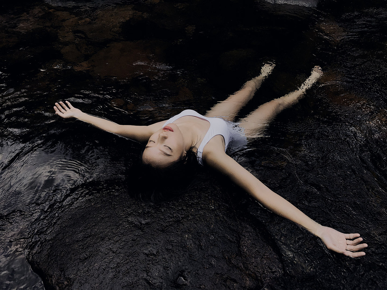 山涧（图ZMjY2MjEwOTI0） - 人像摄影 - 站酷设计师布衣圣贤原创素材 - 站酷ZCOOL